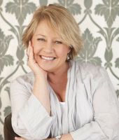 Noni Hazlehurst