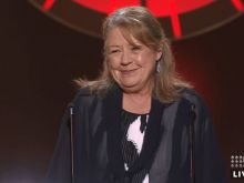 Noni Hazlehurst