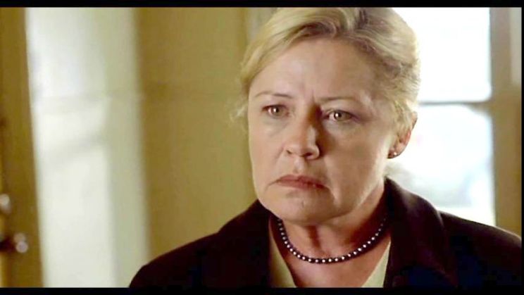 Noni Hazlehurst