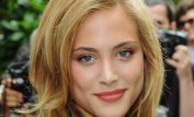 Nora Arnezeder