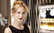 Nora Arnezeder