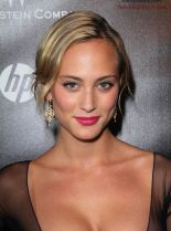 Nora Arnezeder