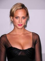 Nora Arnezeder