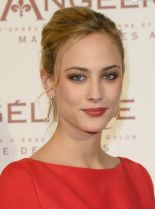 Nora Arnezeder