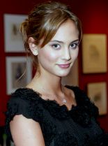 Nora Arnezeder