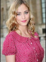 Nora Arnezeder