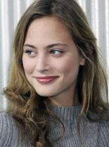 Nora Arnezeder