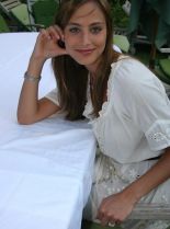 Nora Arnezeder