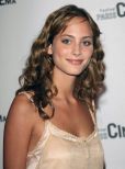Nora Arnezeder