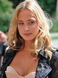 Nora Arnezeder