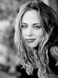 Nora Arnezeder