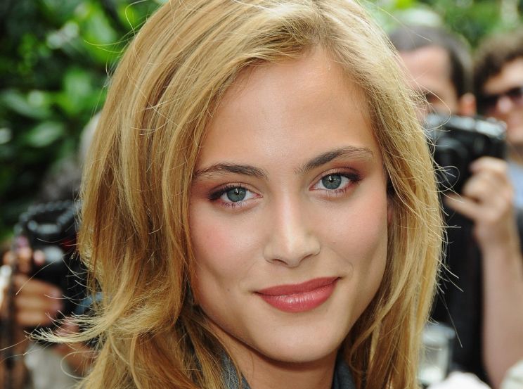 Nora Arnezeder