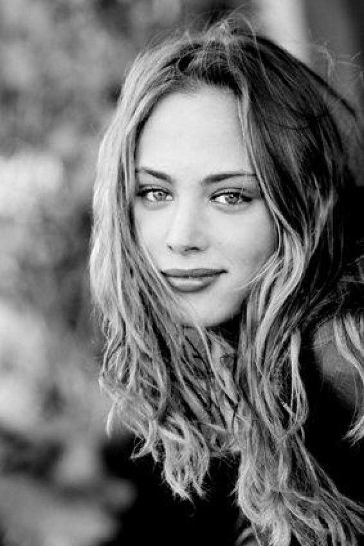 Nora Arnezeder