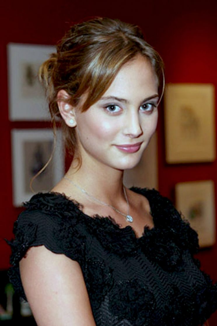 Nora Arnezeder