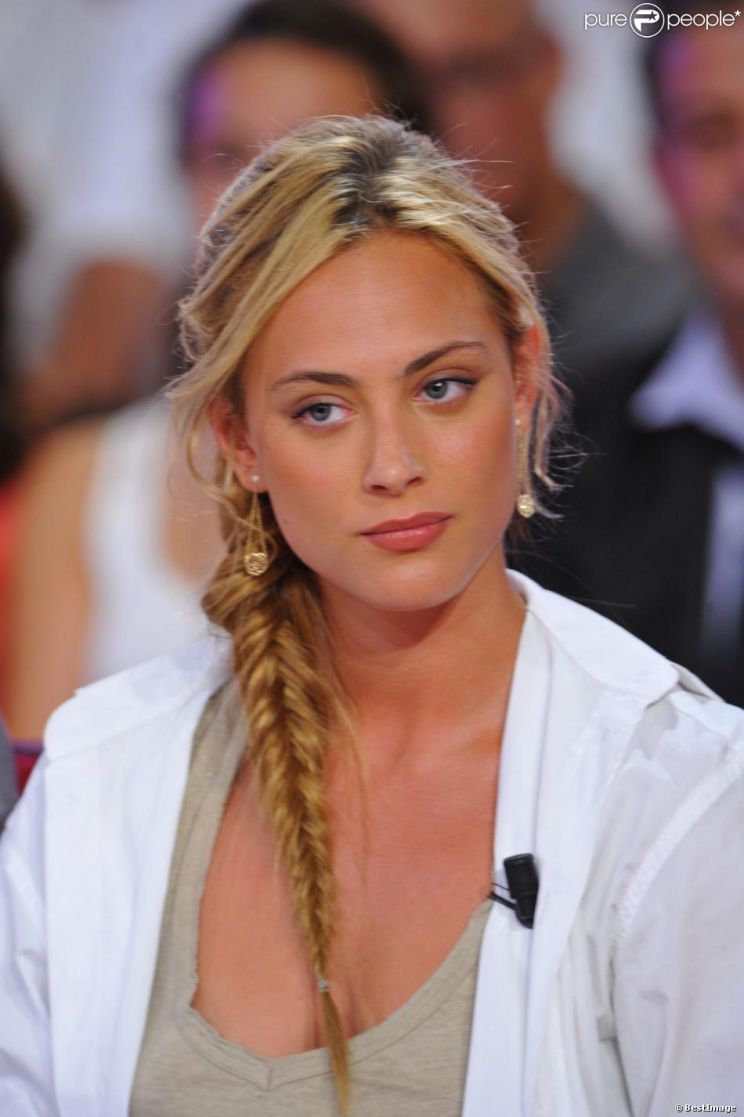 Nora Arnezeder