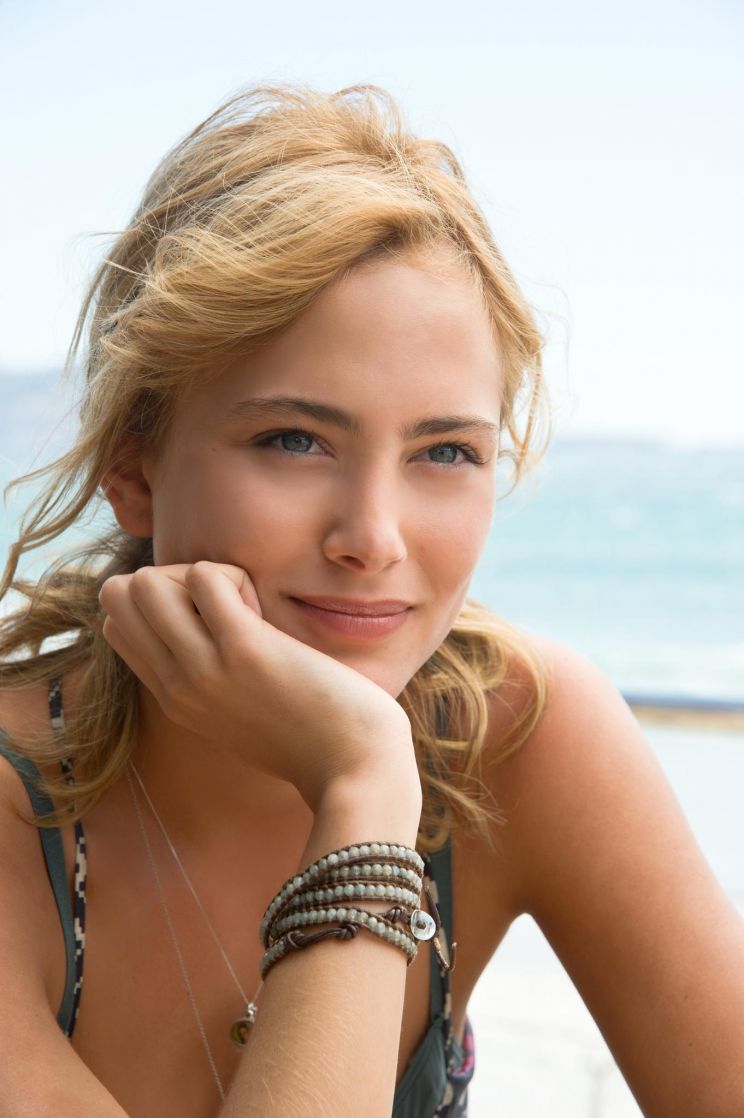 Nora Arnezeder