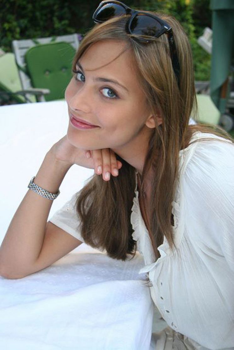 Nora Arnezeder