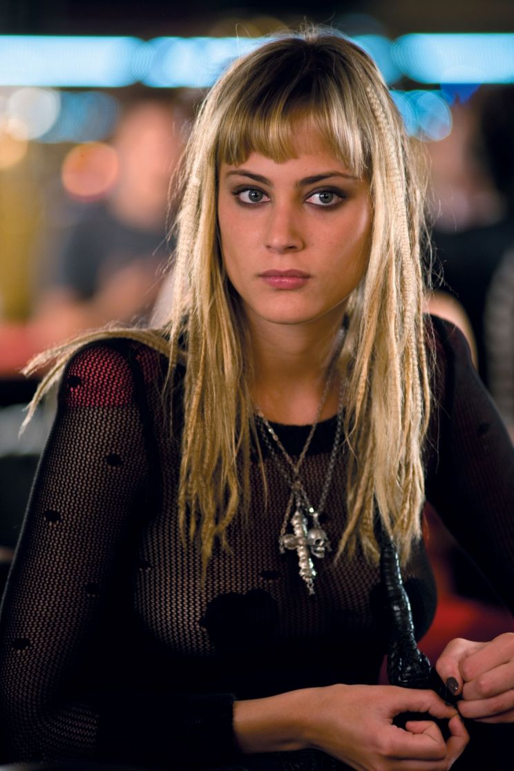 Nora Arnezeder