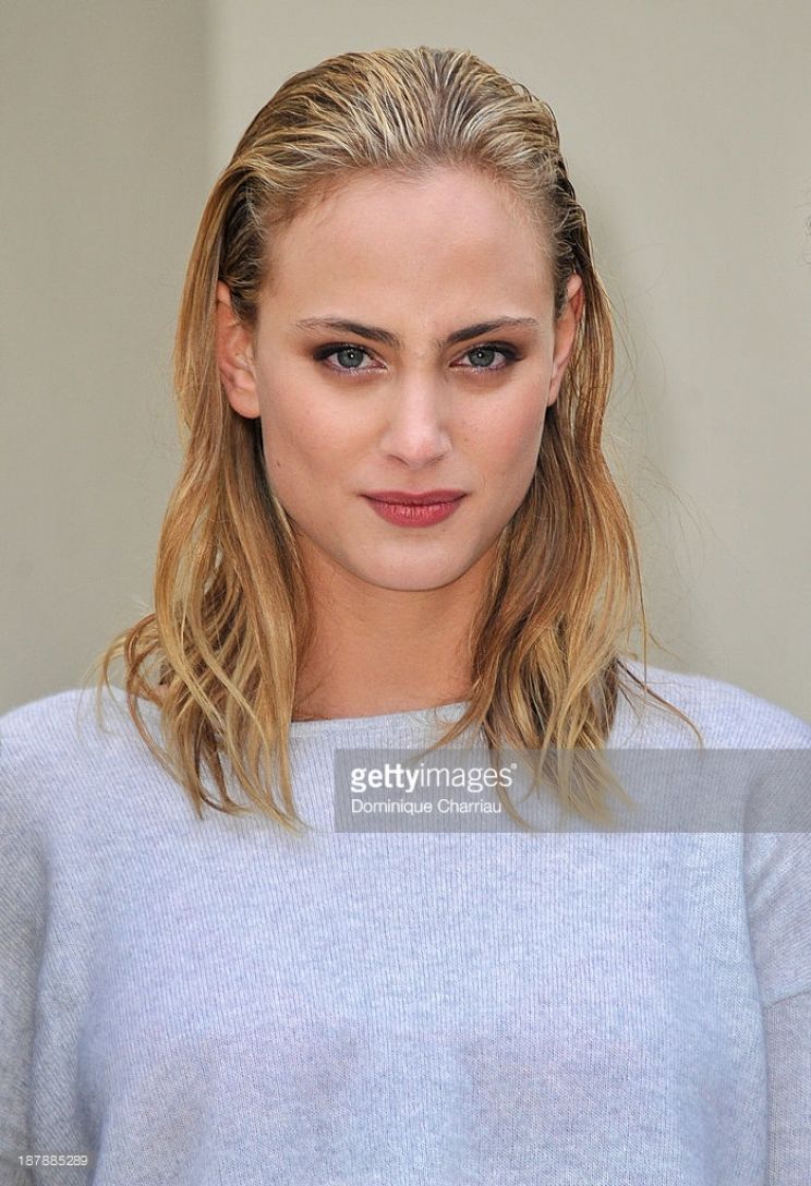 Nora Arnezeder