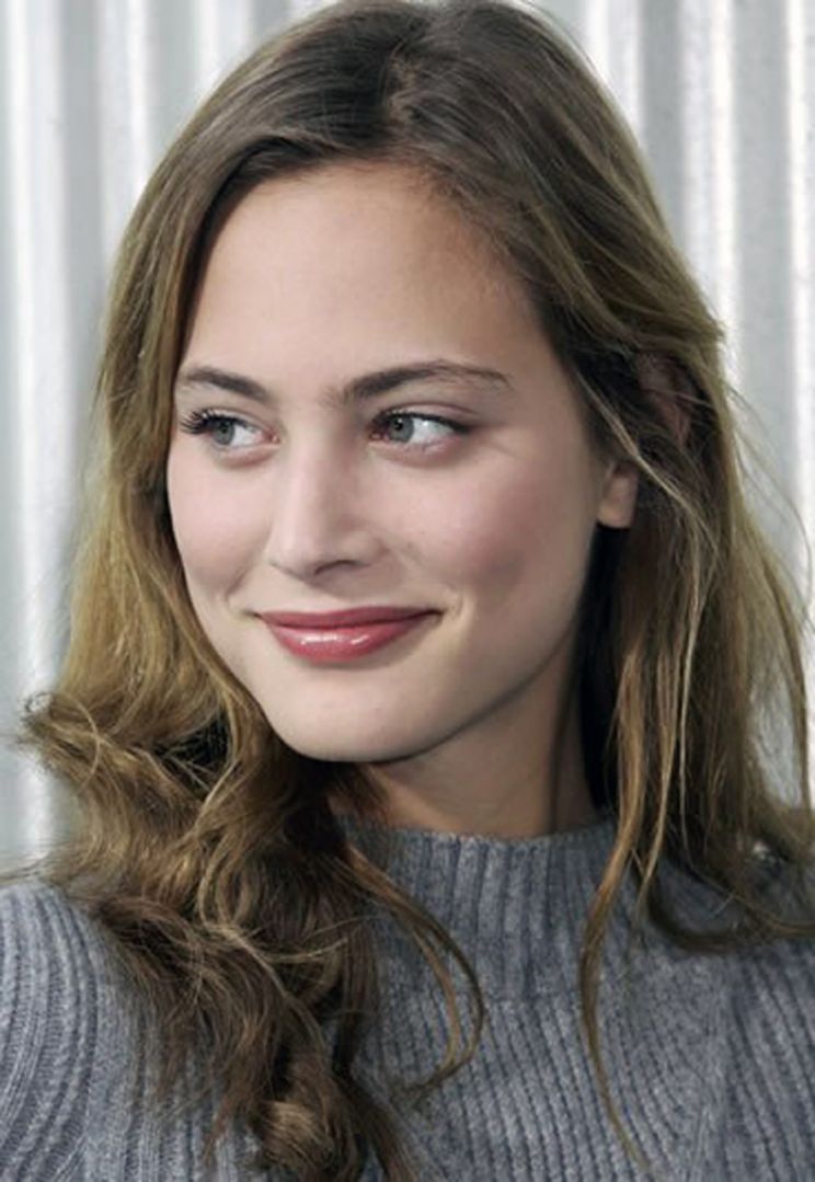 Nora Arnezeder