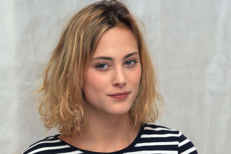 Nora Arnezeder