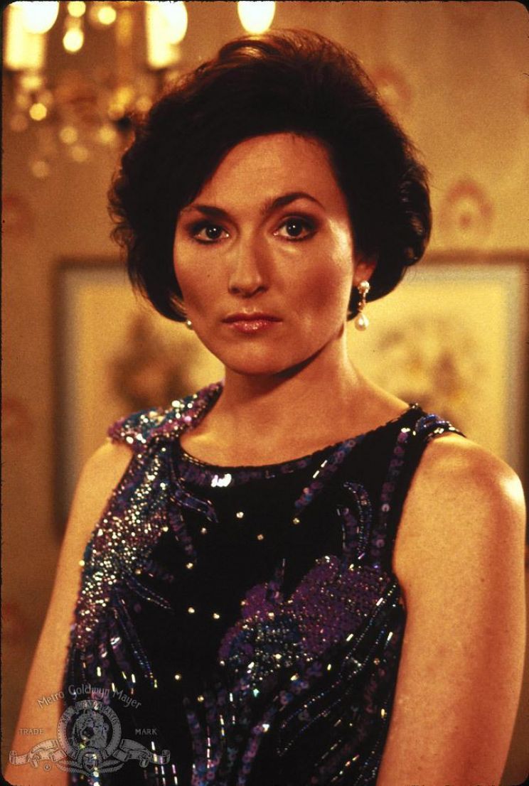 Nora Dunn