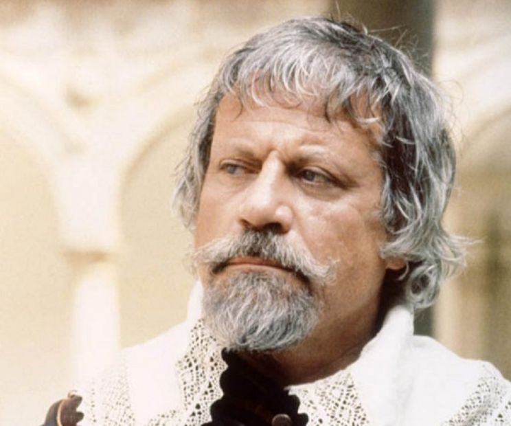 Oliver Reed