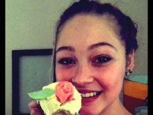 Olivia Scriven photo