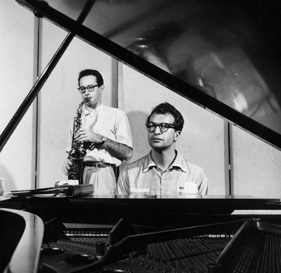 Paul desmond. Dave Brubeck. Dave Brubeck Paul Desmond. Дейв Брубек тейк. Brubeck Quartet.