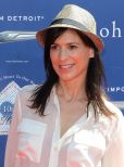 Perrey Reeves