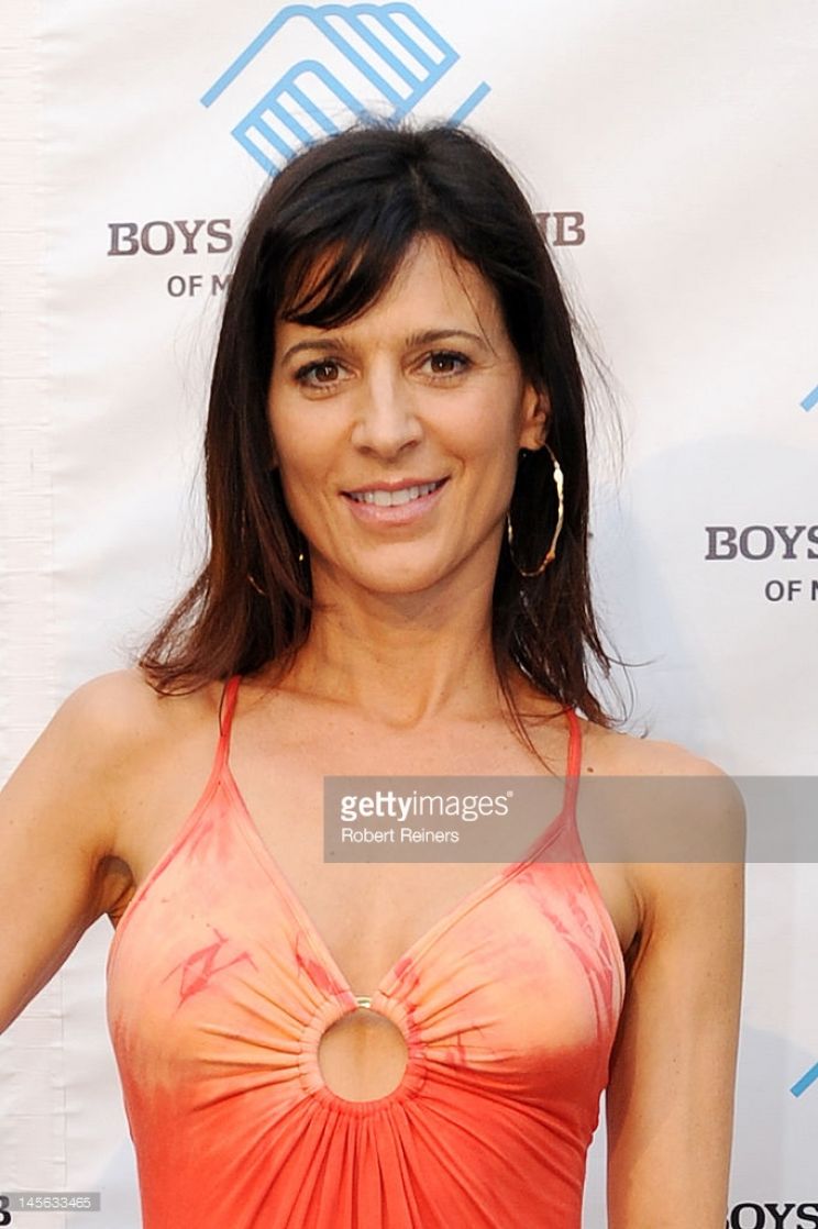 Perrey Reeves