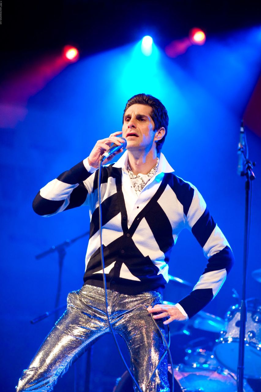 Pictures of Perry Farrell