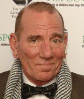 Pete Postlethwaite
