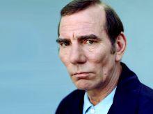 Pete Postlethwaite