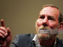 Pete Postlethwaite