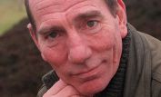 Pete Postlethwaite