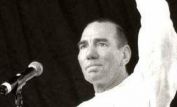 Pete Postlethwaite