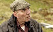 Pete Postlethwaite