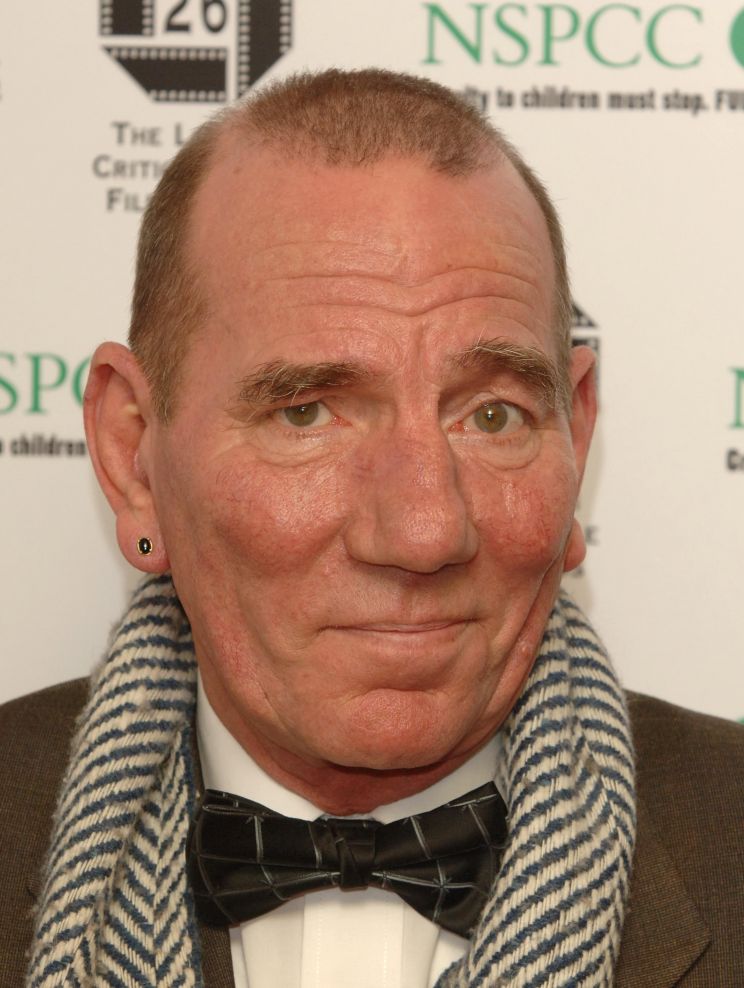 Pete Postlethwaite