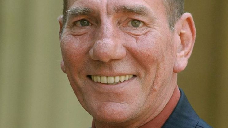 Pete Postlethwaite