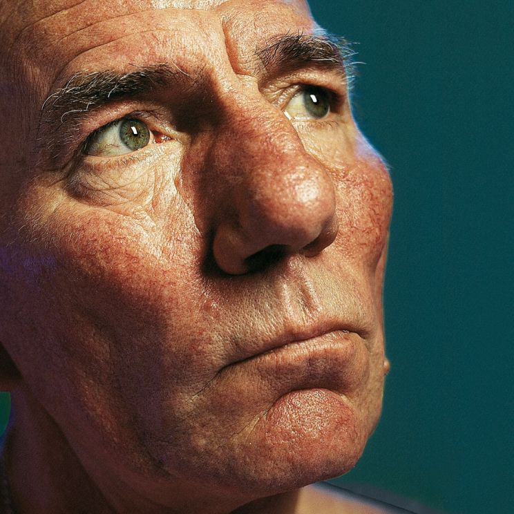 Pete Postlethwaite