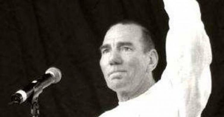 Pete Postlethwaite