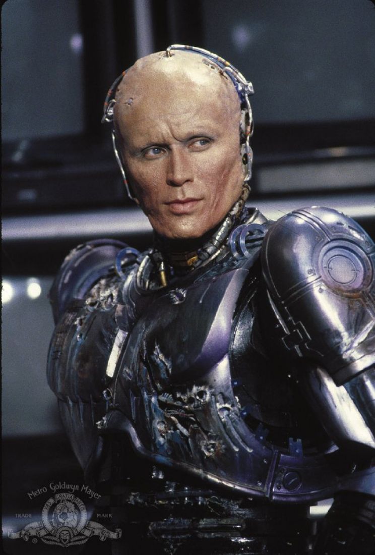 Peter Weller