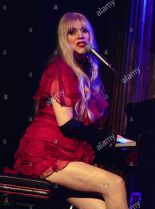 Phoebe Legere