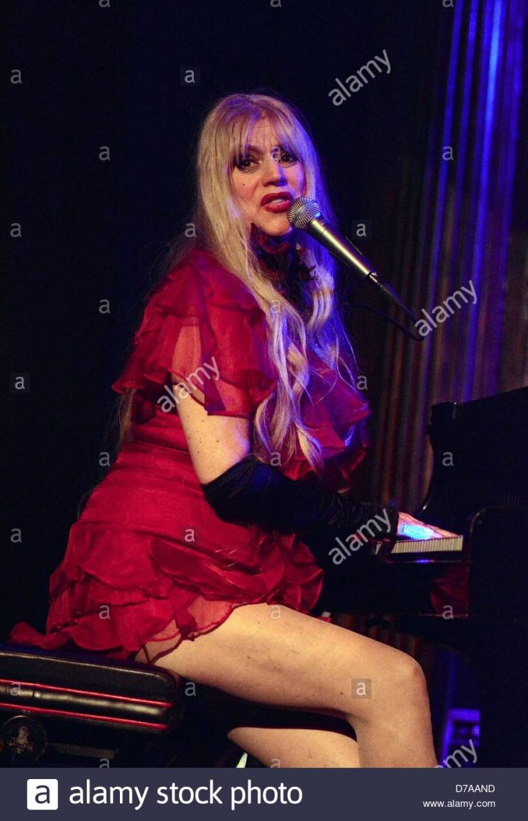 Phoebe Legere