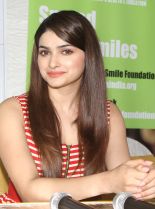 Prachi Desai photo