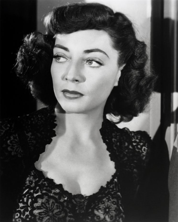 Queenie Leonard