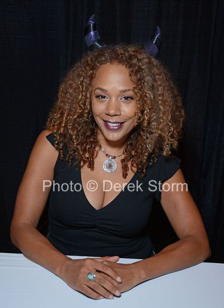 Rachel True