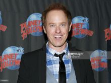 Raphael Sbarge