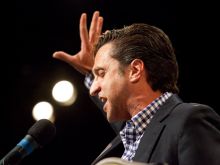 Raúl Esparza #447954 picture (Landscape Medium)